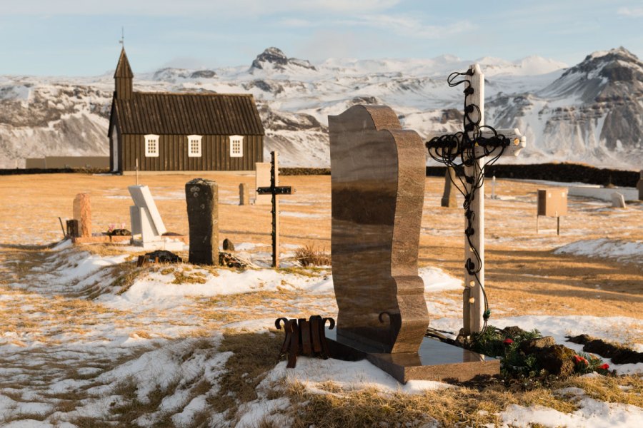 Budir-op-Snaefellsne-ijsland